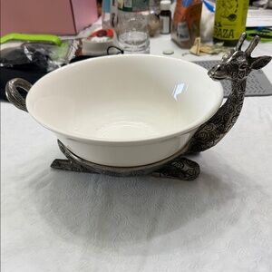 Chic White Bowl with Silver Giraffe Holder